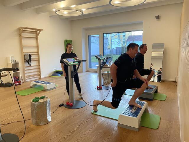 Das EMS Training ist sehr ergiebig und anstrengend. | Foto: Alexandra Goll