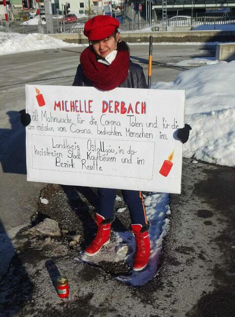 Michelle Derbach in Aktion, hier bei einer Mahnwache im Zusammenhang mit Corona. | Foto: privat/Derbach