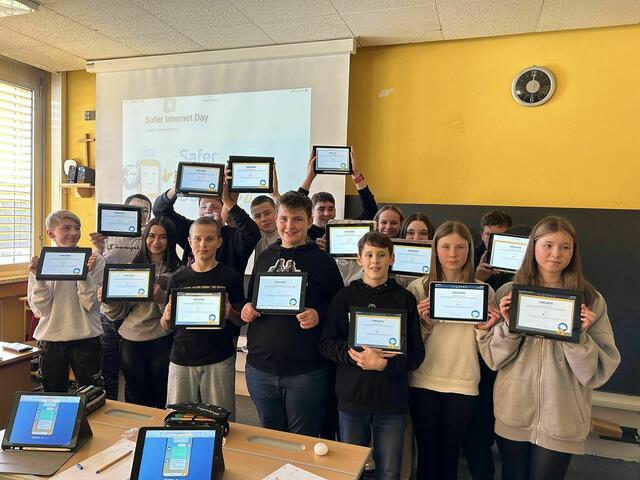 Die Jugendlichen der Mittelschule Bleiburg haben erfolgreich die "Saferinternet.at"-Schnitzeljagd absolviert. | Foto: Mittelschule Bleiburg