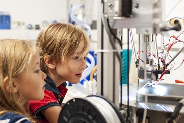 Als „Maker“-Nachwuchsmannschaft werden die Junior Maker Pioneers sich regelmäßig treffen, gemeinsam werken und sich mit Themen rund um erneuerbare Energien beschäftigen. | Foto: Tobias Zachl