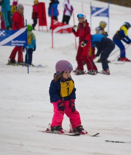 Schon die kleinsten Teilnehmerinnen und Teilnehmer sausten am Schluss die Piste hinab.  | Foto: TUS St. Stefan ob Leoben