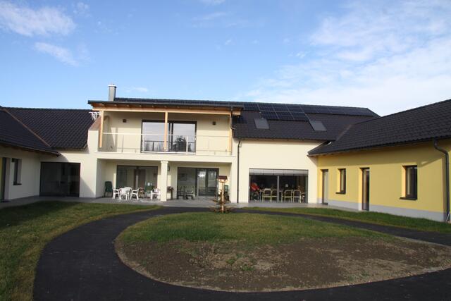 Das Sonnenplatzl getaufte Haus ist fertig gestellt. Jetzt muss nur noch der Frühling kommen und das Garteln kann beginnen. | Foto: Lawugger