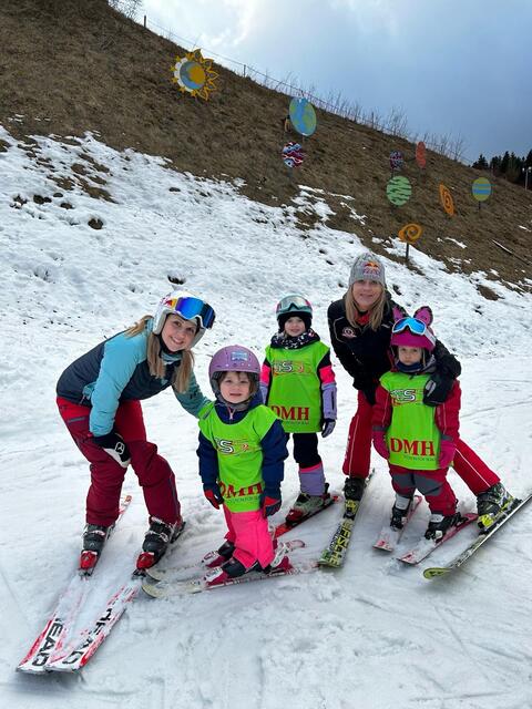 Auch wenn die Schneeverhältnisse teils schwierig waren, gab das Team des TUS St. Stefan sein Bestes, um den Kids den Spaß am Skifahren näherzubringen.  | Foto: TUS St. Stefan ob Leoben