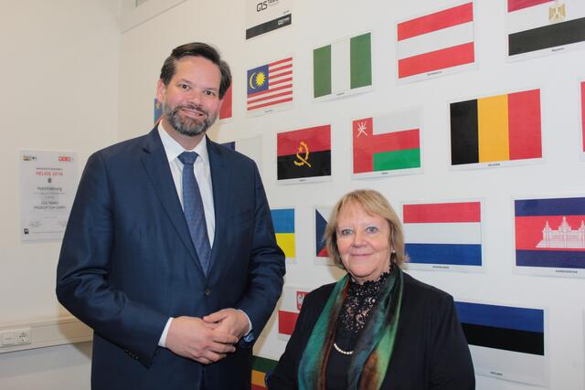 EU Abgeordneter Lukas Mandl mit Vizebürgermeisterin Margit Weikartschläger