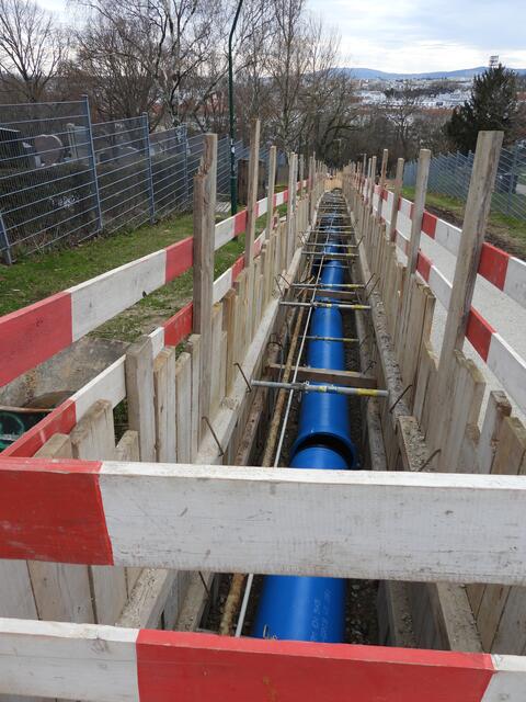 Rohrverlegung in Grünbeckweg zum / von Wasserspficher  | Foto: Zuzana Kobesova 2024