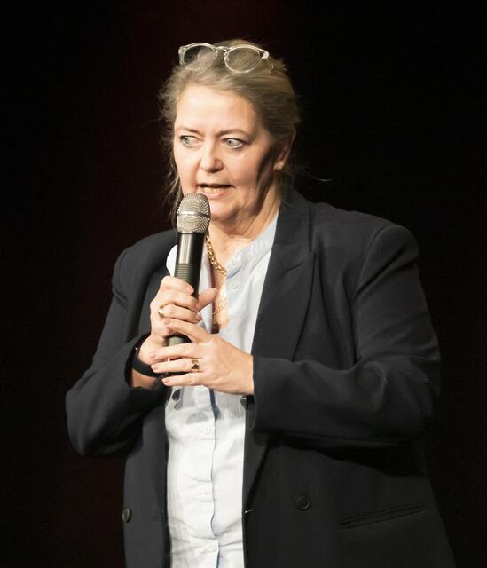 Sabine Hauger begrüßte die zahlreich erschienen Besucher im Bett | Foto: Gerhard MALY