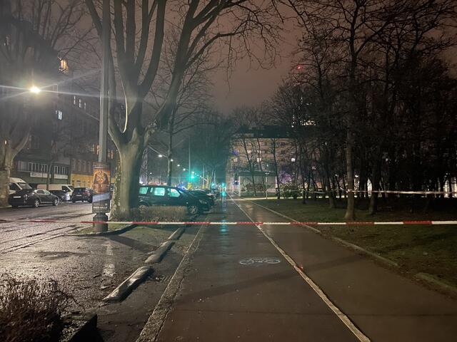 Der Bereich rund um den Tatort in Wien-Brigittenau war bis in die Nachtstunden großräumig abgesperrt. | Foto: Barbara Schuster/RMW