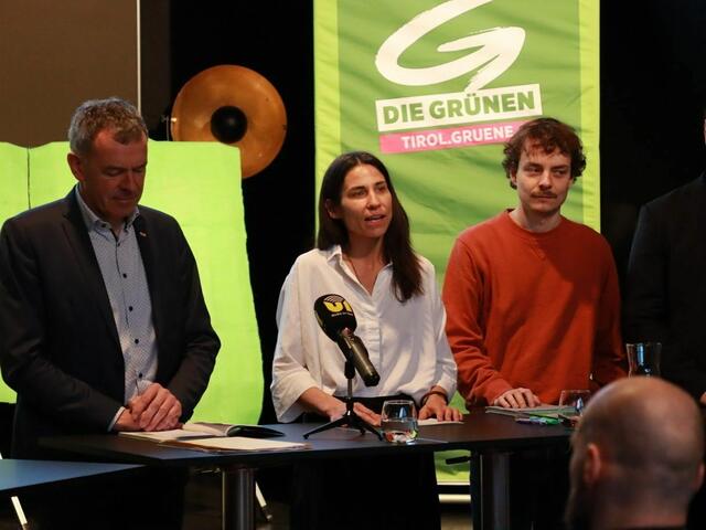 Bgm. Georg Willi, GR Janine Bex und GR Dejan Lukovic bei der Präsentation. | Foto: Grüne
