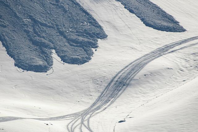 Im Hintertuxer Gletscher ging eine Lawine mitten auf eine schwarze Piste ab. | Foto: Canva