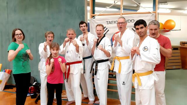 v.l.n.r. Maria Eichinger, Martina Gruber, Leonie Eichinger, Rene Lang, Sebastian Kleebinder, Mike Andrijanic, Martin Predota, Rajab Albaghdadi, Bernhard Schott.