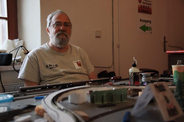 Walter aus Bruck an der Leitha hatte über 40 Jahre bei den Wiener Linien gearbeitet, auch sein Vater war bei den damaligen "Eisenbahner" beruflich tätig und bringt somit sehr viel Wissen und Leidenschaft mit. | Foto: Harald Walzer