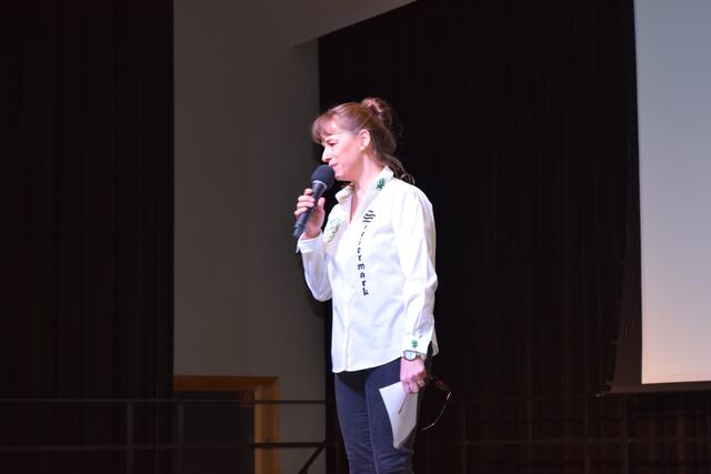 Obfrau der Dance Company Krieglach Hannelore Koiser eröffnete feierlich den Wettbewerb. | Foto: Selina Duran