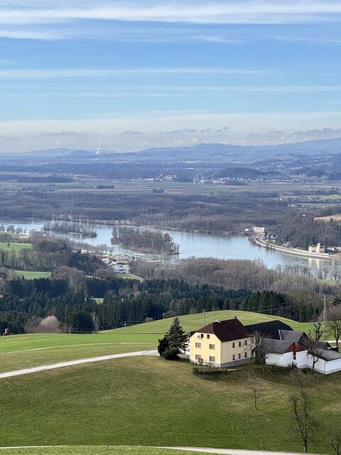 Ausblick vom Kollmitzberg 465 m.ü.A, rechts Schloss Dornach, im Hintergrund das südlichen Mühlviertel OÖ.

 | Foto: Franz Dörr