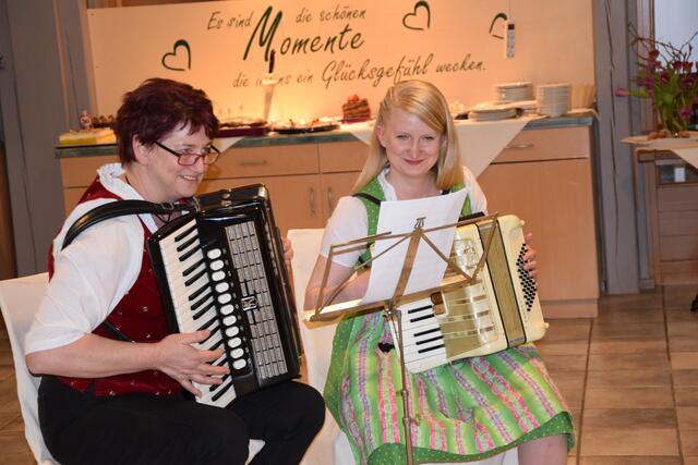 Musikalische Glückwünsche von Mama und Schwesterherz  | Foto: Strohmeier
