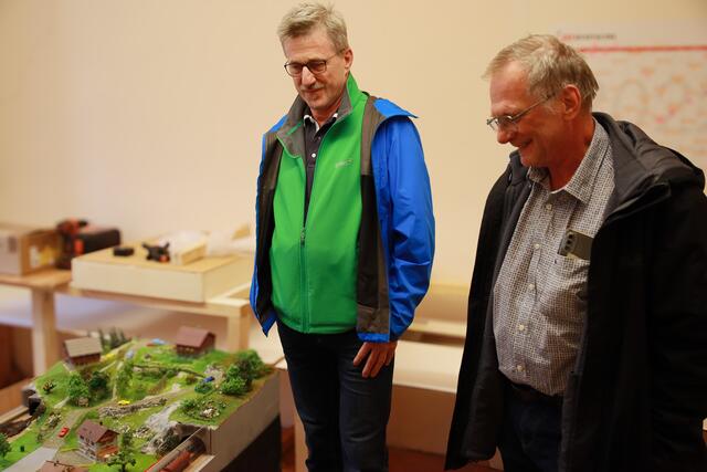 Michael und Hans waren sehr begeistert von der Arbeit des Vereins und es machte ihnen spaß zuzusehen | Foto: Harald Walzer