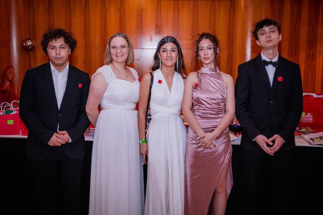 Ein Teil des Ballkomitees: Ziad, Leonie, Zehra, Magdalena und Manuel.