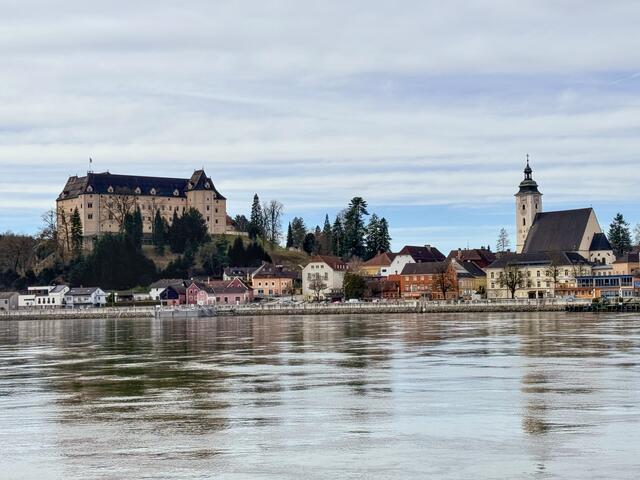 Stadt Grein mit Schloss Greinburg und Stadtpfarrkirche St. Ägidius.

 | Foto: Franz Dörr
