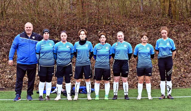 Von links : Trainer MRSKOS Christian, PARZER Theresa, HADEK Jana, SCHMELZ Valentina, ENGELHART Christina, SPRINGER Raphaela, OBERLEITNER Stella, SHILIAHA Diana | Foto: Navratil Thomas