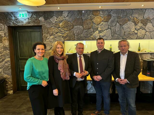 LAbg. Helena Kirchmayr, LH-Stv. Christine Haberlander, Bgm. Christian Kolarik, GPO Johannes Burgholzer und BPO LAbg. Wolfgang Stanek beim Gemeindeparteitag der ÖVP Kronstorf | Foto: OÖVP Linz-Land