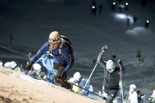 Rund 800 Bergläufer erklommen beim Vertical Up in Kitzbühel die Streif. | Foto: Manfred Stromberg