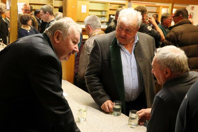 Ein gemütliches Plauscherl an der Theke