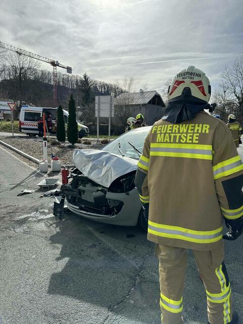 Die Feuerwehr Mattsee kümmerte sich um die Aufräumarbeiten.  | Foto: FF Mattsee