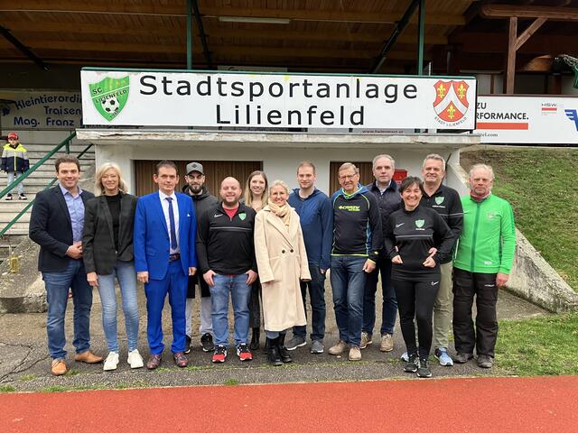 Manuel Aichberger, Annemarie Mitterlehner, Gernot Edy, Dominic Klafl, Thomas Lechner, Anna-Sophie Buxhofer, Kerstin Linhart, Roland Illmeyer, Herbert Schrittwieser, Christian Buxhofer, Andrea und Martin Trattner sowie Gernot Welbich. (v.l.) | Foto: SC Lilienfeld