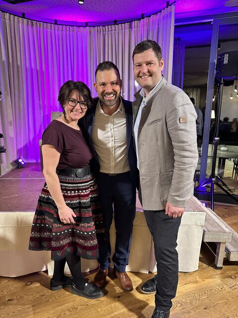 Michaela Muster, Christoph Kulmer und Andreas Muster verbrachten mit den Gästen einen unterhaltsamen Abend. | Foto: Ratscher Landhaus