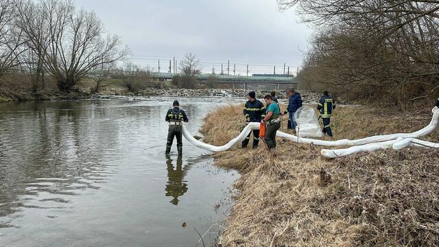 Die FF St. Pölten - Stadt im Einsatz an der Traisen. | Foto: DOKU NÖ