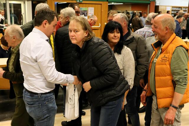 Wer tiefer greift, kommt höher?