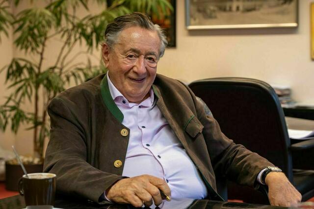 Richard Lugner fand den Fuchs in seinem Garten-Gebüsch. (Archiv) | Foto: Markus Spitzauer