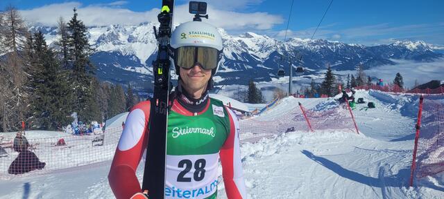 Christoph Danksagmüller blieb bei seinem Sturz bei seinem Weltcup-Debüt unverletzt. | Foto: Kurt Danksagmüller