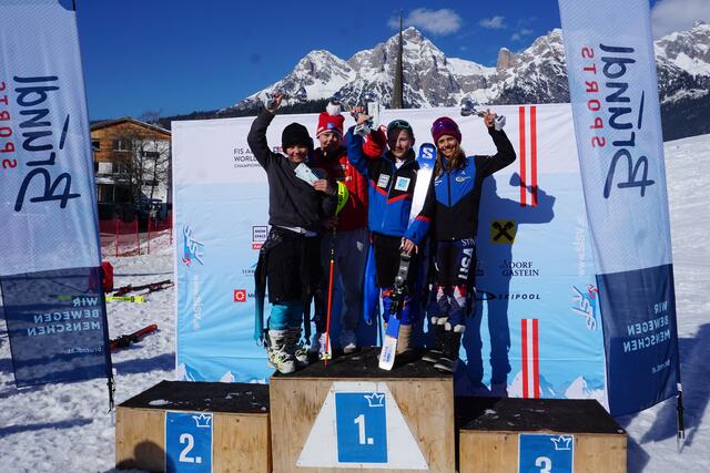 Sieger im zweiten Rennen. Im Bild vlnr.: Mathias Lemberger, Niklas Leitner, Sara Koudelka und Chiara Pointner | Foto: SLSV