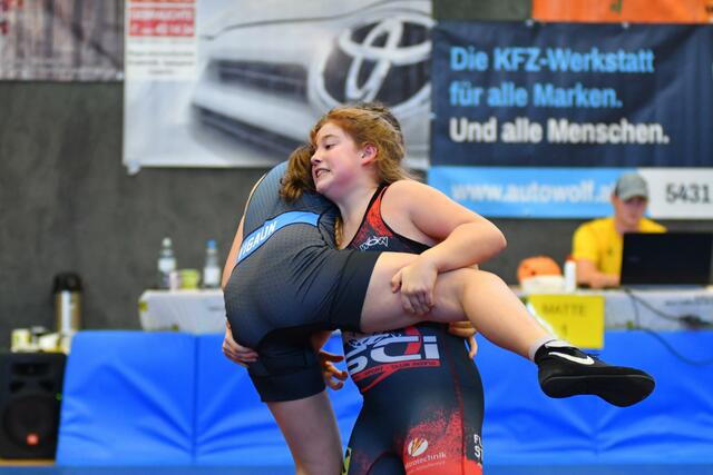 Valentina Scirtuicchio gewinnt mit einem Doppelbeinangriff | Foto: Bernhard Walder