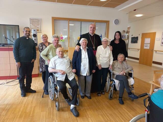 Der Bischof besuchte das Pflegekompetenzzentrum. | Foto: Michaela Scheifler