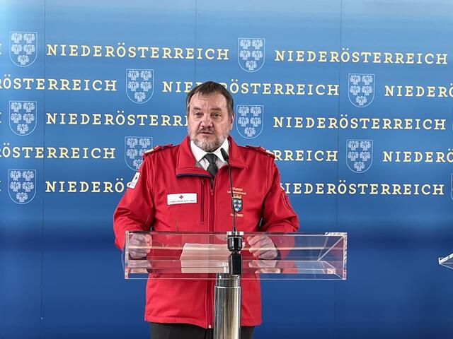 Rot-Kreuz-Präsident Hans Ebner über die umfangreiche Einsatz- und Leistungsbilanz des NÖ Roten Kreuzes im Jahr 2023. | Foto: Philipp Belschner/MeinBezirk.at