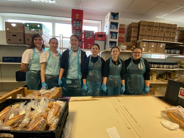 Im Bild: Isabell Gillitschka, Sabrina Altrichter, Magdalena Wobisch, Anna Hörmann, Tarja Oberbauer und Maria Litschauer. Nicht am Bild: Moritz Hörmann | Foto: Rotes Kreuz