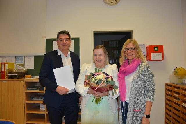 v.l.: Direktor Christian Sitz, Edeltraud Glaser und PV-Vertretung Sabine Haider | Foto: BRG WY