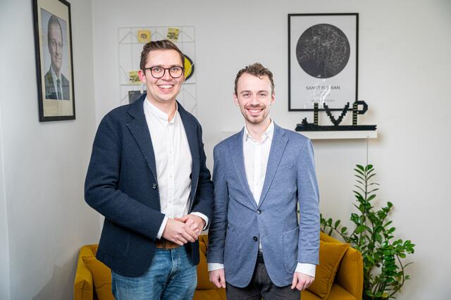 JVP-Landesobmann Moritz Otahal (links) mit JVP-Kandidat Severin Gruber, LL.M.

  | Foto: JVP OÖ