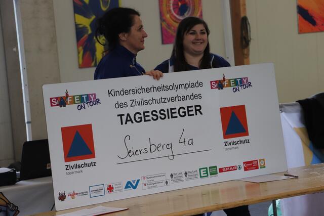 Der Tagessieg ging an die 4a Seiersberg und ihrer Lehrerin Bettina Burger.  | Foto: Edith Ertl