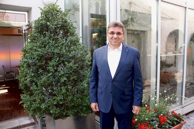 Klaus Brandhofer ist der Bezirksobmann der WKW im Dritten. | Foto: Ulrike Kozeschnik-Schlick