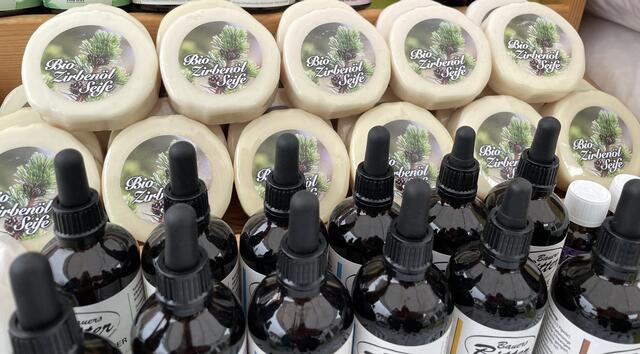 Das Sortiment der Zirbenprodukte ist vielfältig.