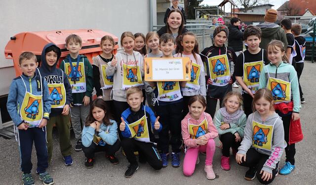 Die VS St. Marein bei Graz mit Lehrerin Lisa Terzer | Foto: Edith Ertl