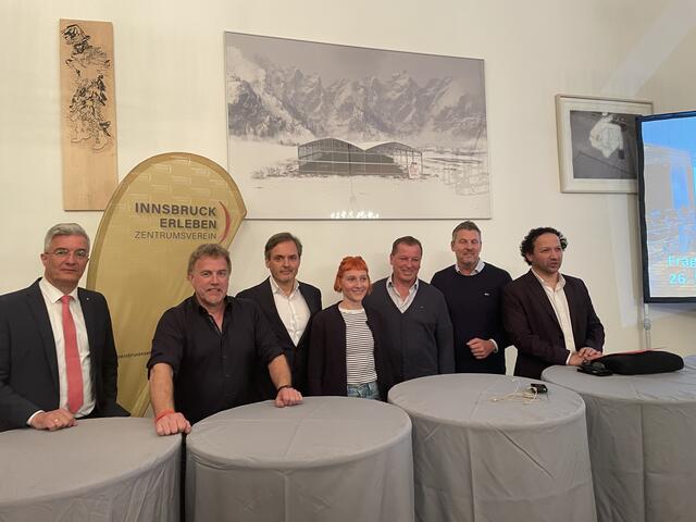 "Um's Zentrum". Podiumsdiskussion zur Gemeinderatswahl mit Michael Perger, Gerald Depaoli, Helmut Reichholf, Pia Tomedi, Helmut Buchacher, Tom Mayer und Mesut Onay. | Foto: BezirksBlätter