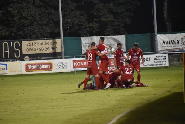 Großer Jubel herrschte bei den Pinkafelder Kickern nach dem Siegtreffer von David Korherr in Kohfidisch. | Foto: Michael Strini