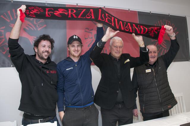 Marcello Demner, Martin Hinteregger, Toni Polster und Roman Zeisel (vl) mit dem neuen Motto "Forza Leiwand". | Foto: Unger