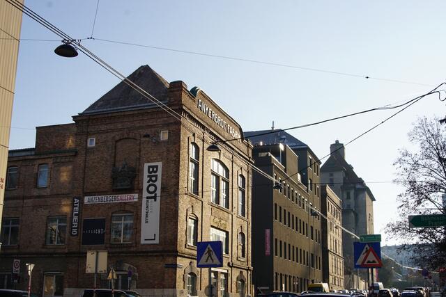 Die Brotfabrik in der Absberggasse. Inzwischen sind in den ehemaligen Produktions-Gebäuden zahlreiche Kulturinstitute eingezogen. | Foto: Alois Fischer