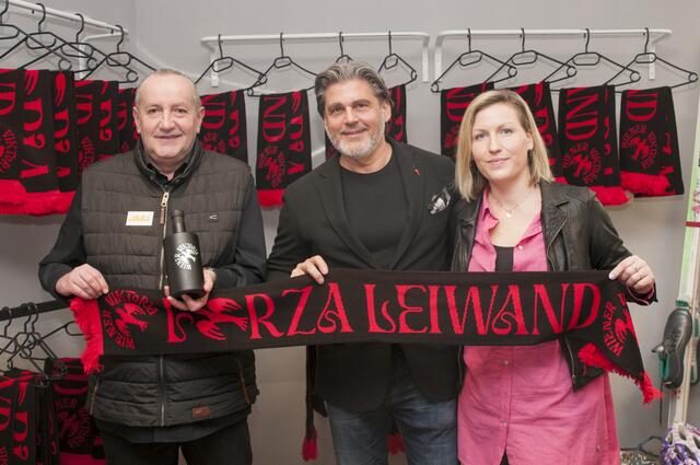 v.l: Obmann Roman Zeisel, Sponsorpartner Michael Cihal, Projektleiterin Sandra Wilhelm