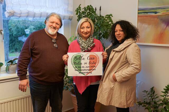 Roberte und seine Frau Iliana statteten Bürgermeisterin Claudia Schlager kürzlich einen Besuch ab, um über ihr eigenes Fest zu sprechen | Foto: Stadtgemeinde Mattersburg