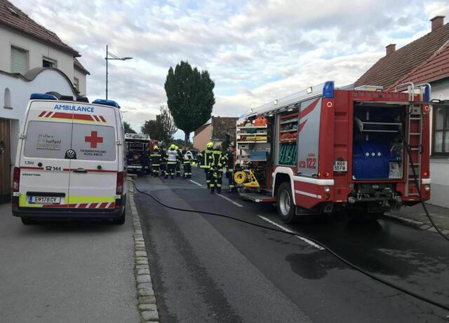 Großeinsatz für Feuerwehr und Rettungskräfte bei dem Zimmerbrand am 9. August 2023. | Foto: FF Hirm